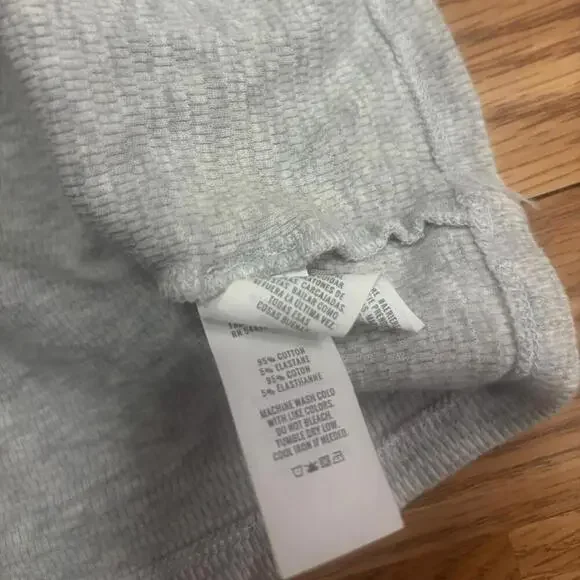 Aerie Grey Crop Top Size Large - Picture 5 of 6